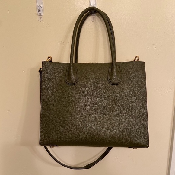 SOLD!! Host Pick 🎉 Michael Kors Tote - Picture 3 of 5